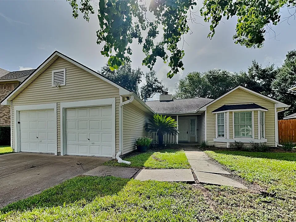 8614 Lake Crystal Dr