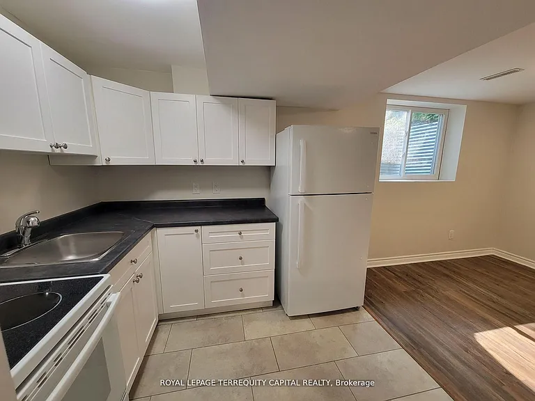 20 Mowat Cres #LOWER — Photo 15