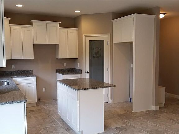 3rd image of 5820 Valyn Dr