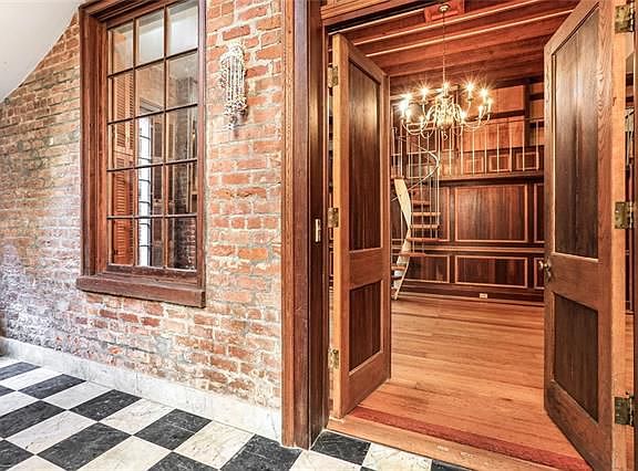 2nd image of 611 Esplanade Ave APT 1