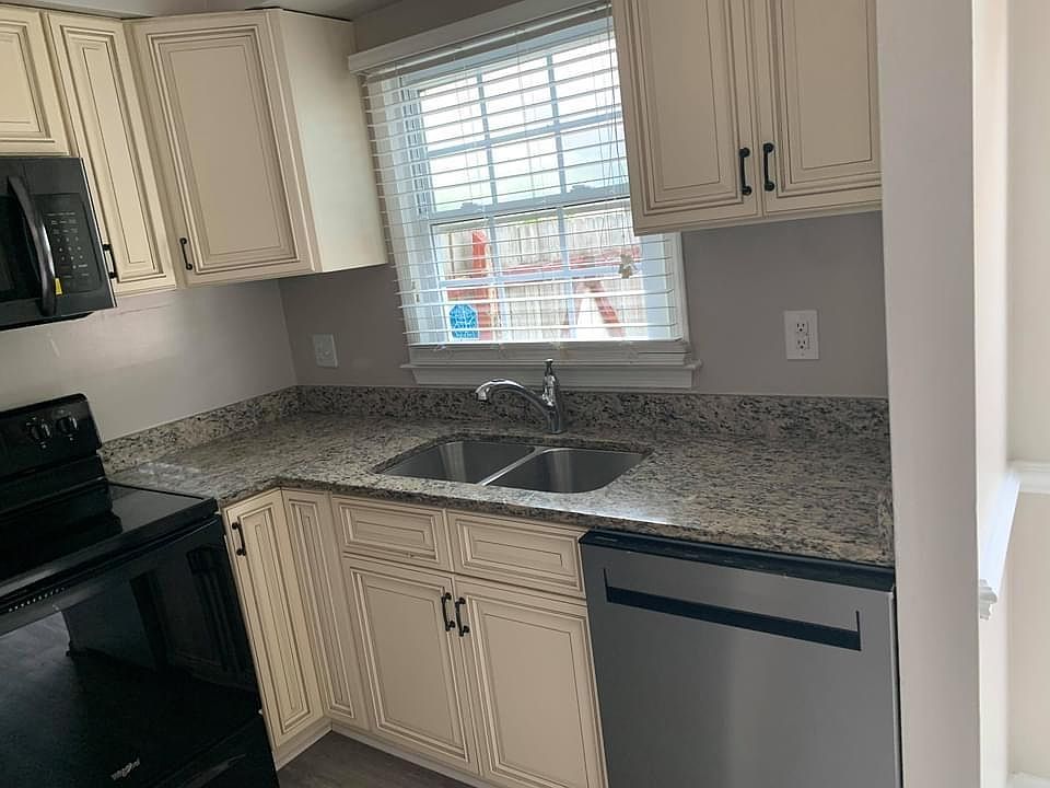 1st image of 8 Penn Cir APT B