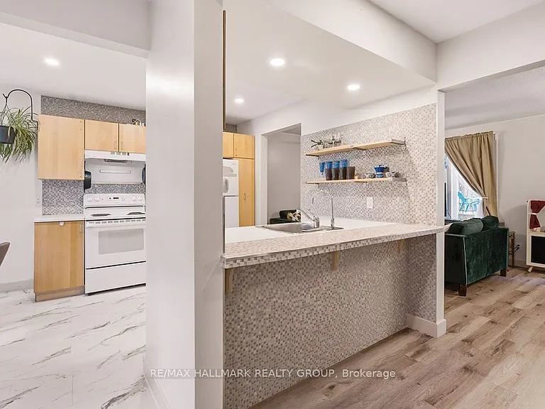 67 Grady Cres — Photo 12
