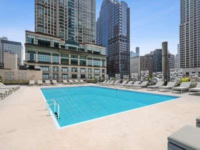 30 E Huron St, Chicago, IL, 60611