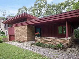 1621 Ridge Rd, Iowa City, IA 52245