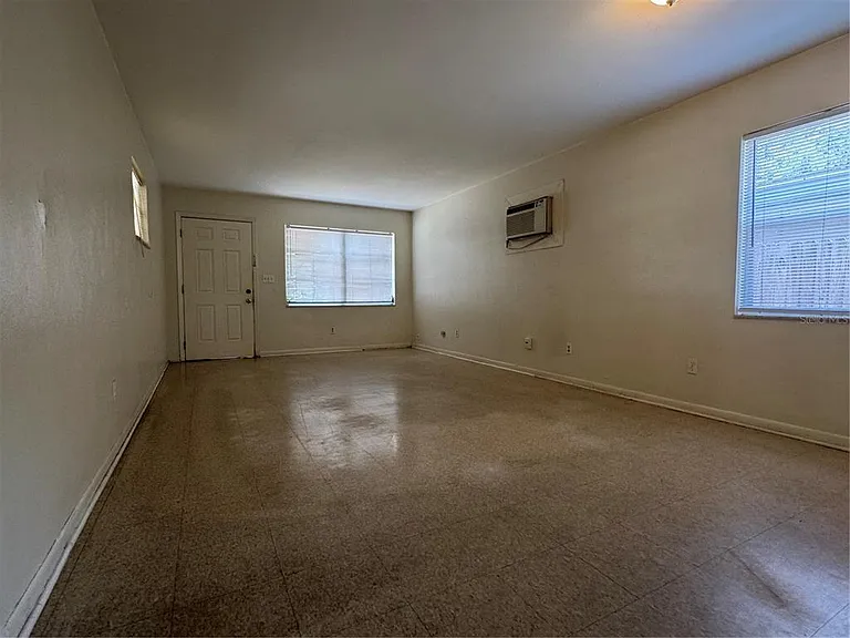 1421 Noble Pl — Photo 5