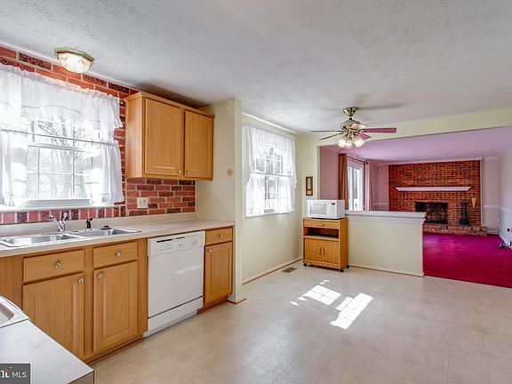 4th image of 2236 Sandalwood Dr