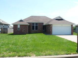 940 S Canyon Ln, Nixa, MO 65714