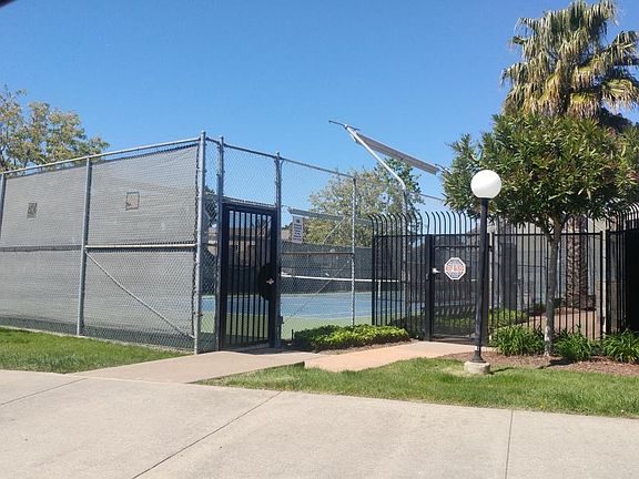 Isle Cove Tennis Court