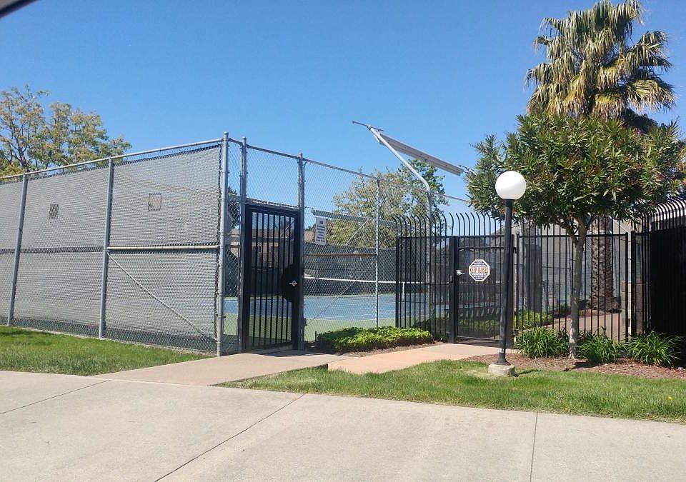 Isle Cove Tennis Court