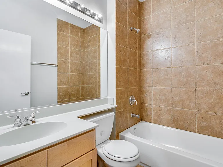 944 N Crosby St — Photo 21