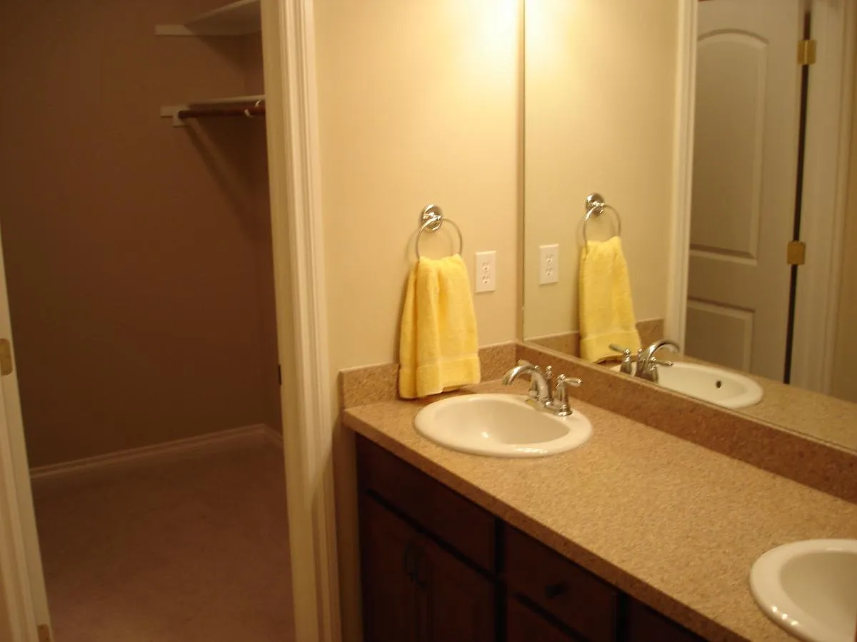 3 bed, 2.5 bath, 2000 sqft, $2,750 — Photo 3