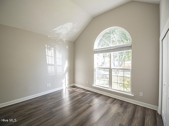 5th image of 702 Wickham Drive