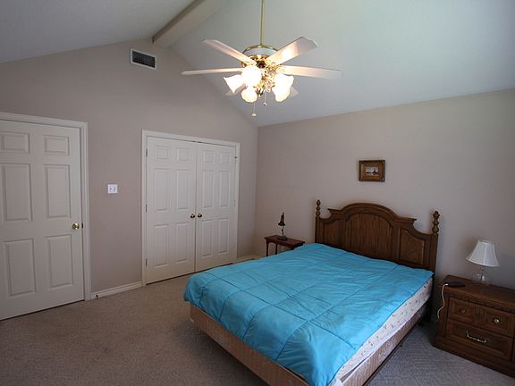 2nd image of 310 Linda Ln