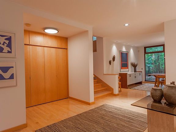 3rd image of 2823 Parkridge Dr