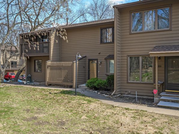 360 W Eagle Lake Dr, Maple Grove, MN 55369