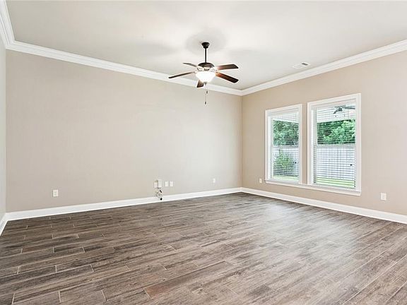5th image of 452 Tiger Ave