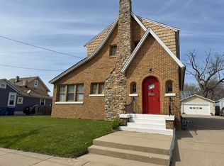 610 E Benton St, Aurora, IL 60505