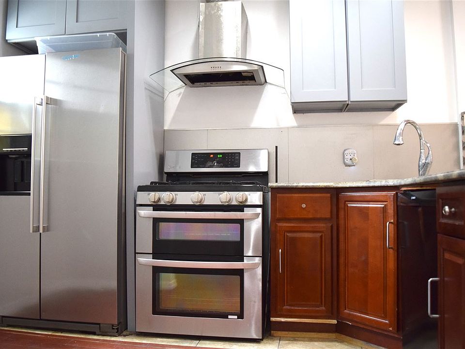 2nd image of 75 Laidlaw Ave #1L
