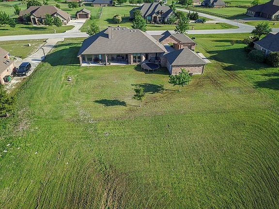 3rd image of 4661 Bucking Bronc Dr