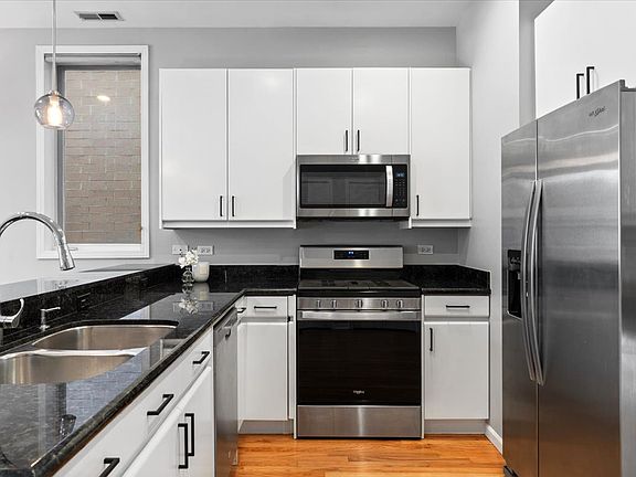3rd image of 1041 N Winchester Ave APT 2
