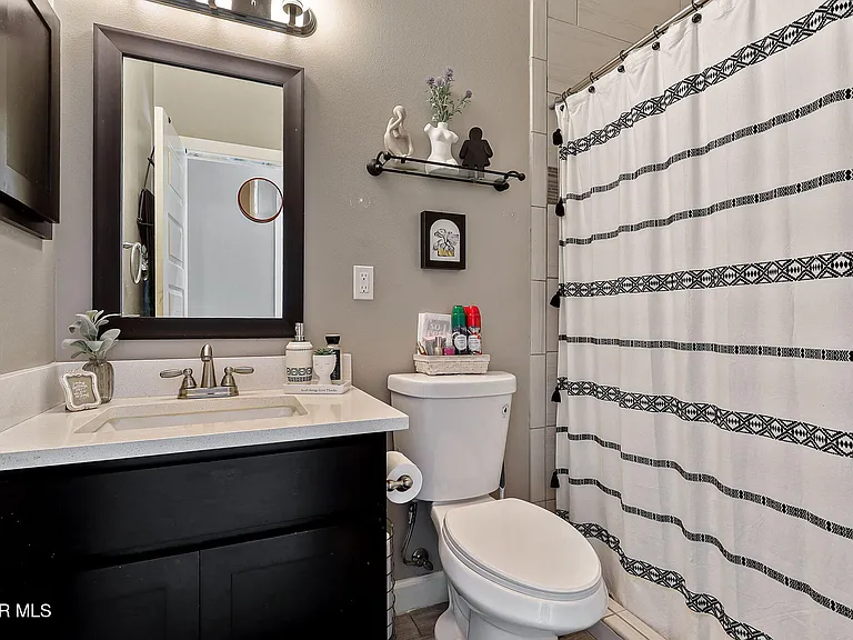 704 Warwickshire Pl — Photo 37