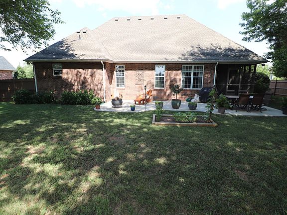 4th image of 2503 English Hill Dr