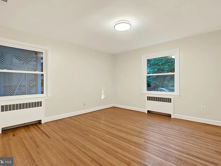2375 N Vernon St — Photo 30
