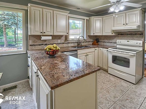 4th image of 3330 Wallingford Dr