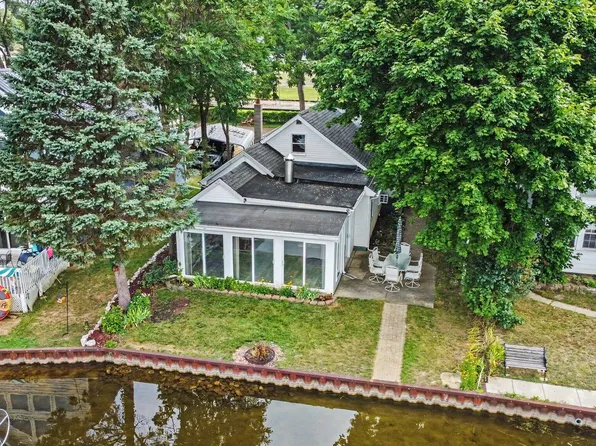 231 N Lakeside Dr, Michigan Center, MI 49254