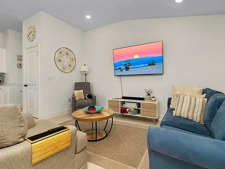 1136 Papaya Cir — Photo 19