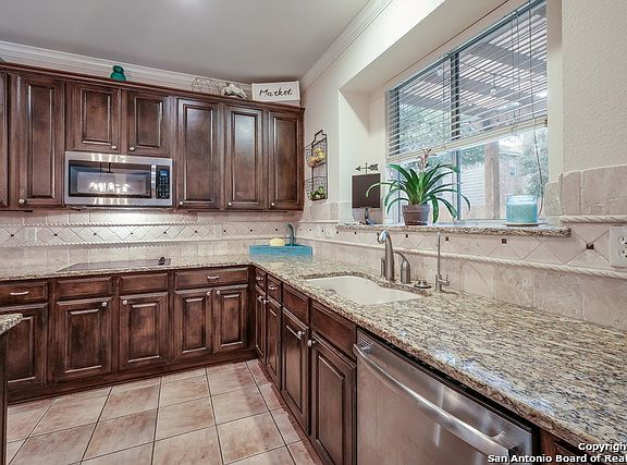 5th image of 2207 Chamber Bluff Dr