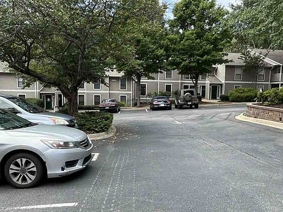 Exterior Neighborhood (street photo)