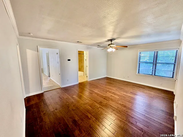 304 E Mistletoe Ave — Photo 6