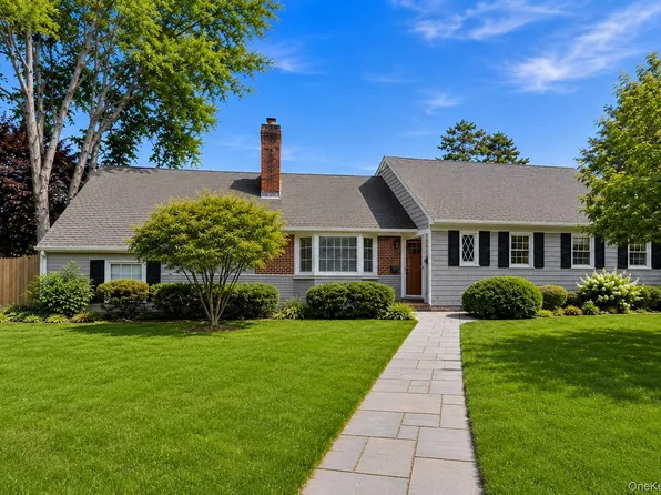 5 Arrowhead Place, Huntington, NY 11743