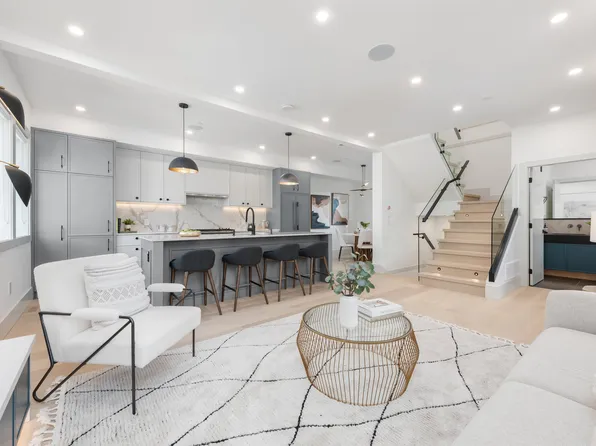 375 E 33rd Ave #1, Vancouver, BC V5V 2Z8