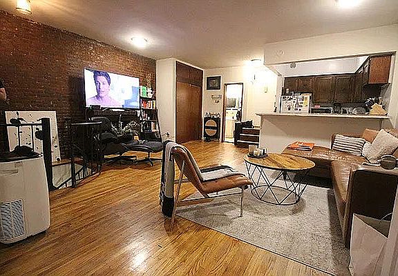 4th image of 33 W 82nd St #B1