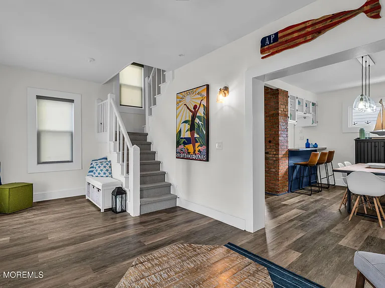 1208 Bond St — Photo 4