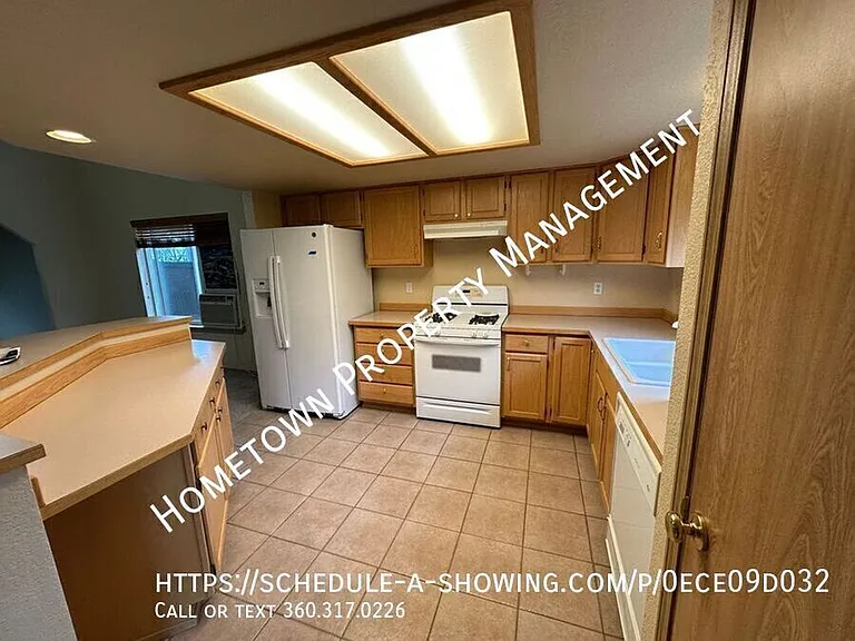 5407 Komachin Loop SE — Photo 12