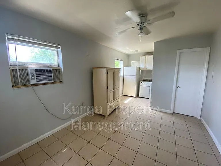 1497 W 34th St #3B — Photo 3