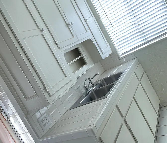1046 N Crescent Heights Blvd — Photo 7