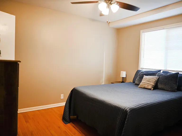 Natural lighting coming into bedroom at Slips at Blackstone.