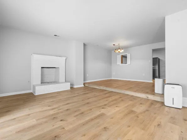 3824 Persimmon Cir, Fairfax, VA 22031