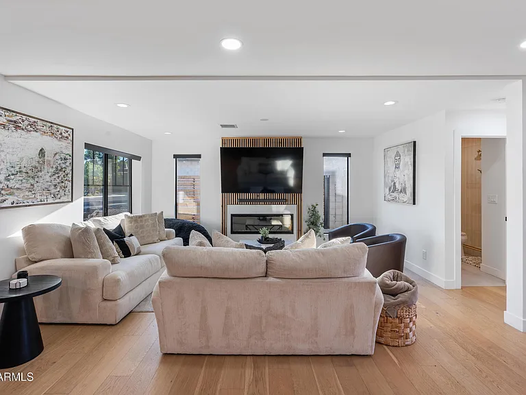 8614 E Highland Ave — Photo 12
