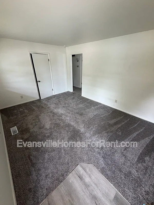 2 bed, 1.0 bath, $910 — Photo 2