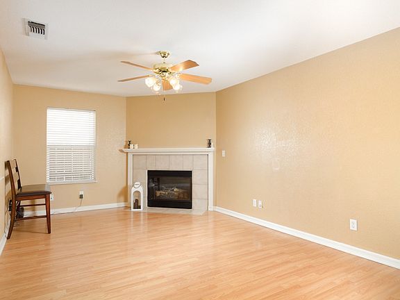 4th image of 1894 Woodland Dr