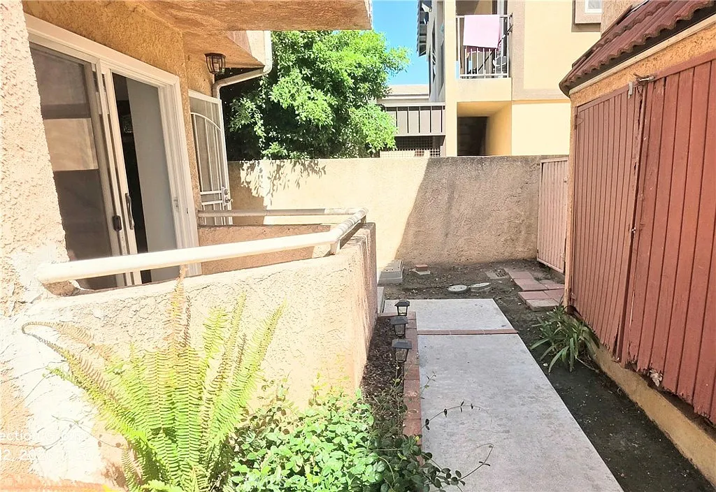 2 bed, 2.5 bath, 825 sqft, $2,750 — Photo 2