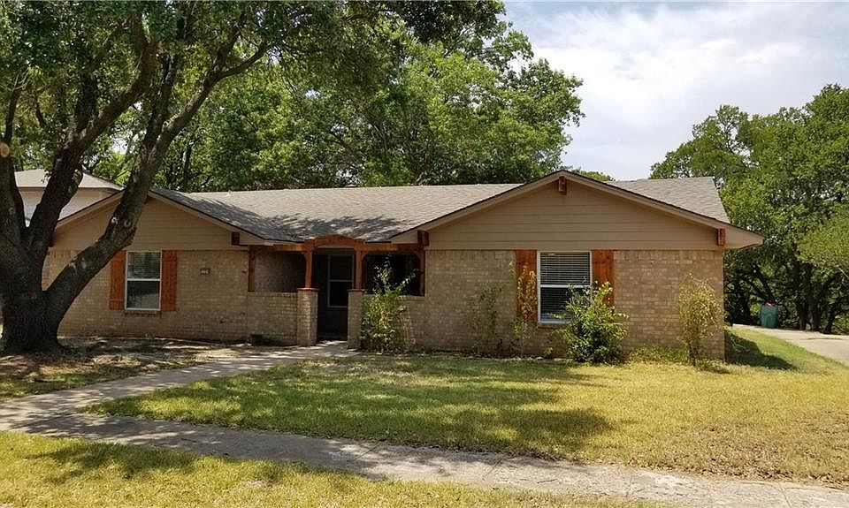 1st image of 2324 Monett Dr