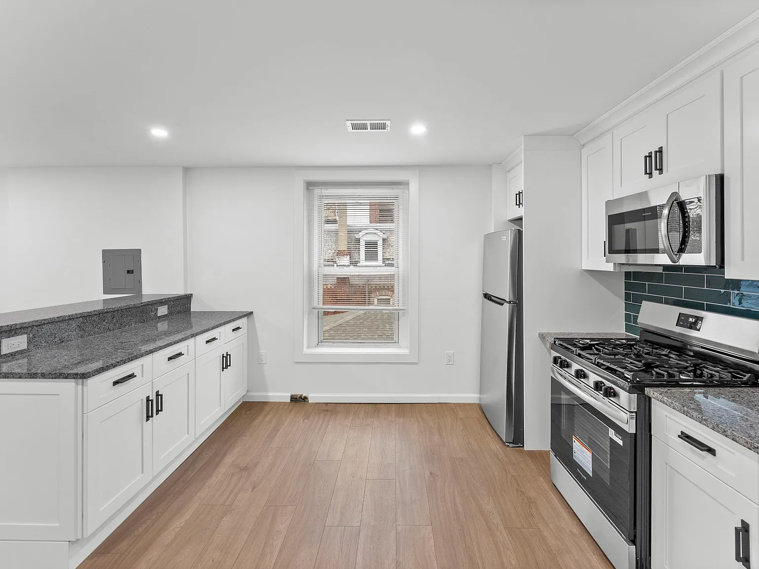 1 bed, 650 sqft, $1,950 — Photo 2