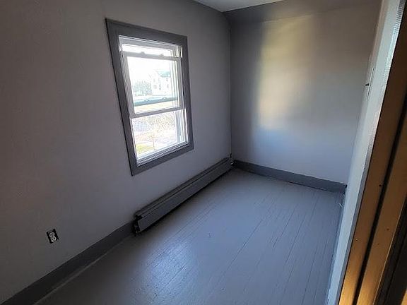 5th image of 106 Oak St