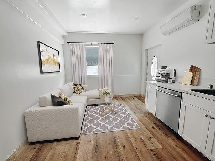 1st image of 618 Sunset Dr #2